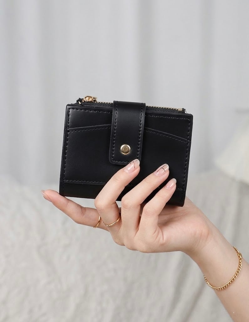 𝐖𝐀𝐋𝐋𝐄𝐓𝐒