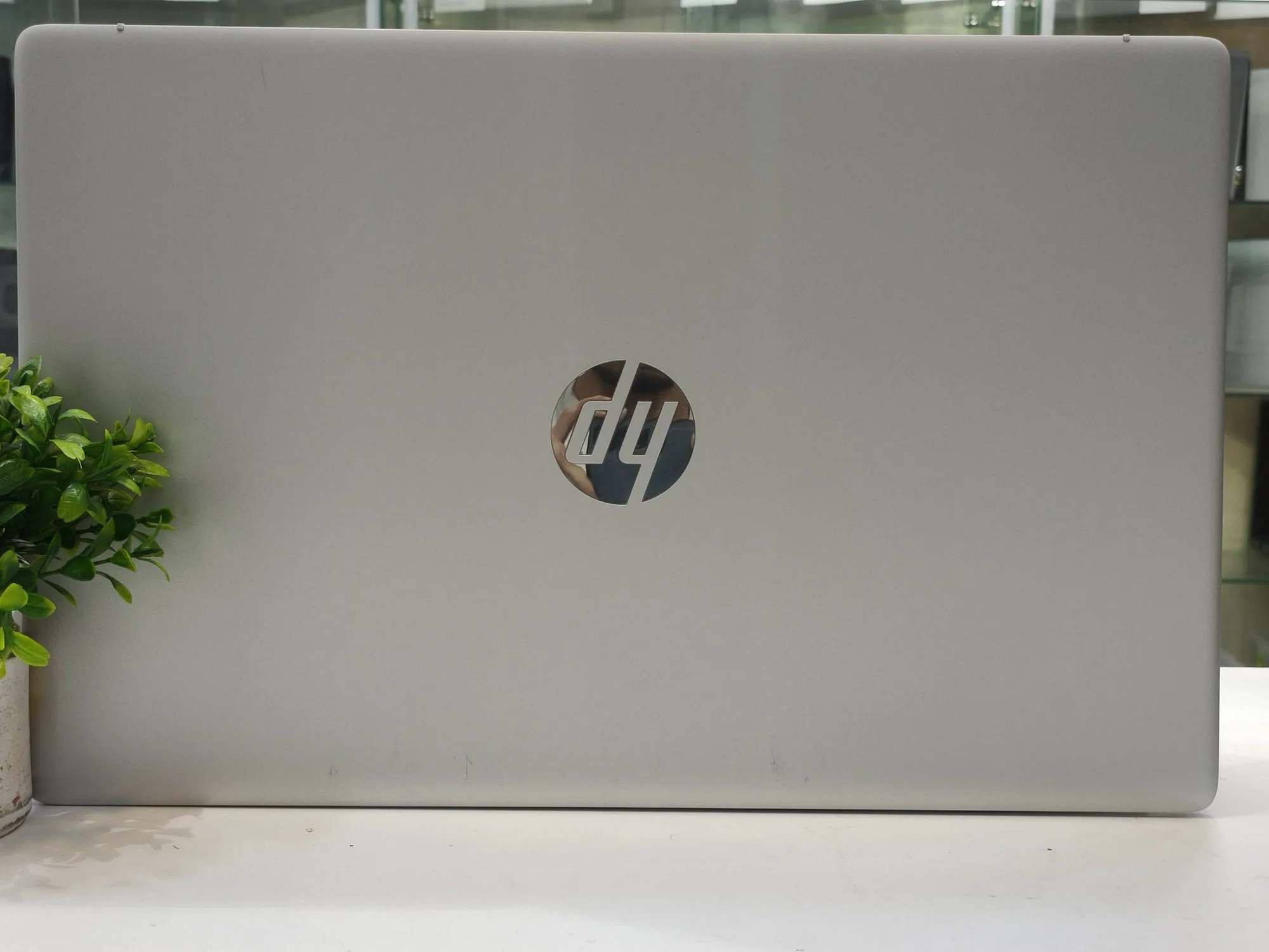 HP Laptop 17 AMD Ryzen 5-16GB 512ssd 17P