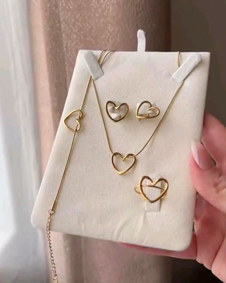 Parure élégante motif cœur 4 pièce