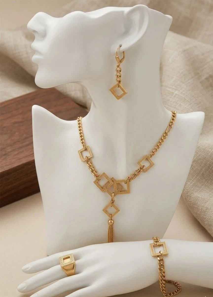 Parure Géométrique "Carrés Éternels" (4 Pièces) – Collier en Y & Pompon Doré