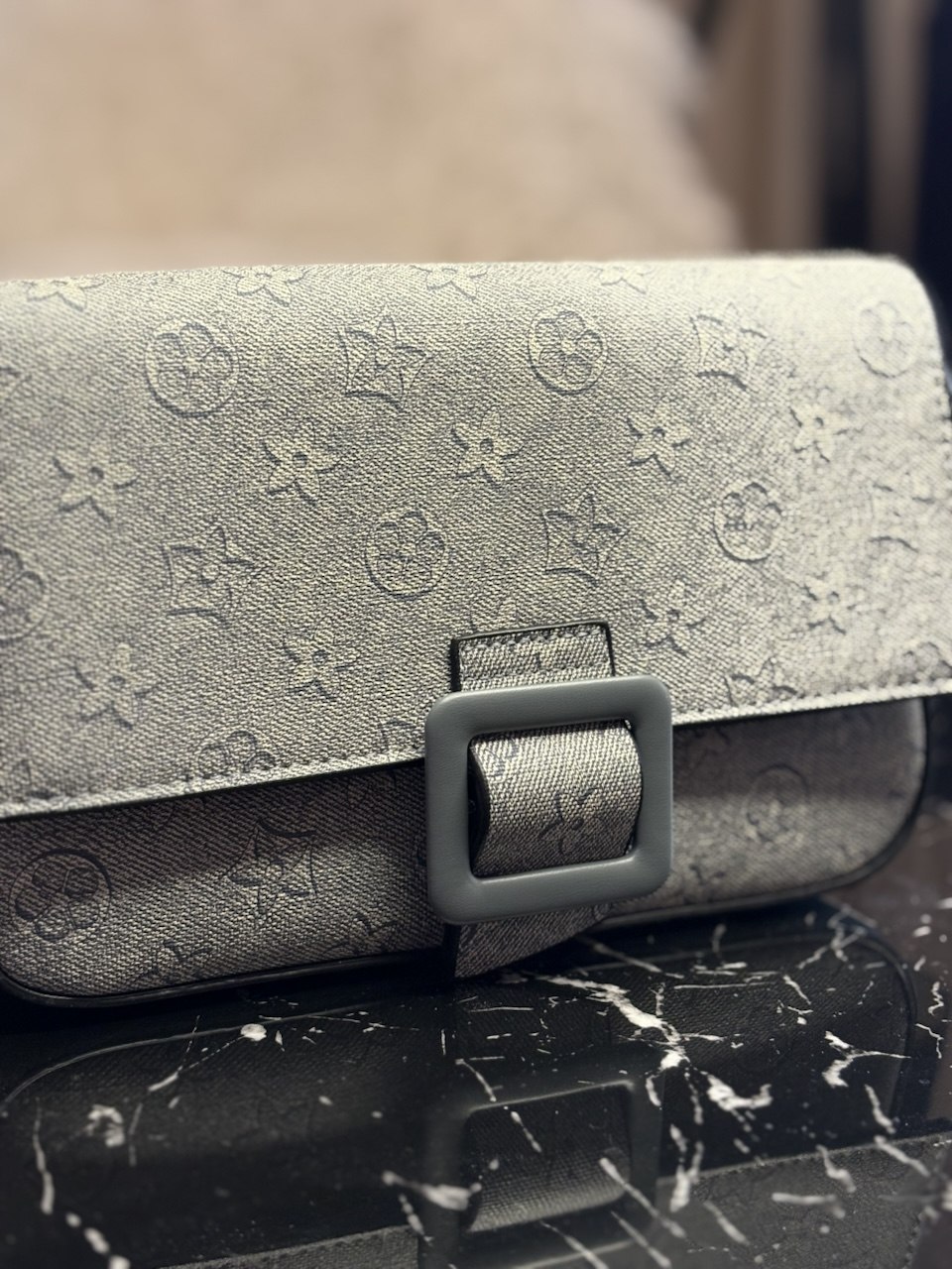 MONOGRAM LUXE – Pochette Chic Premium