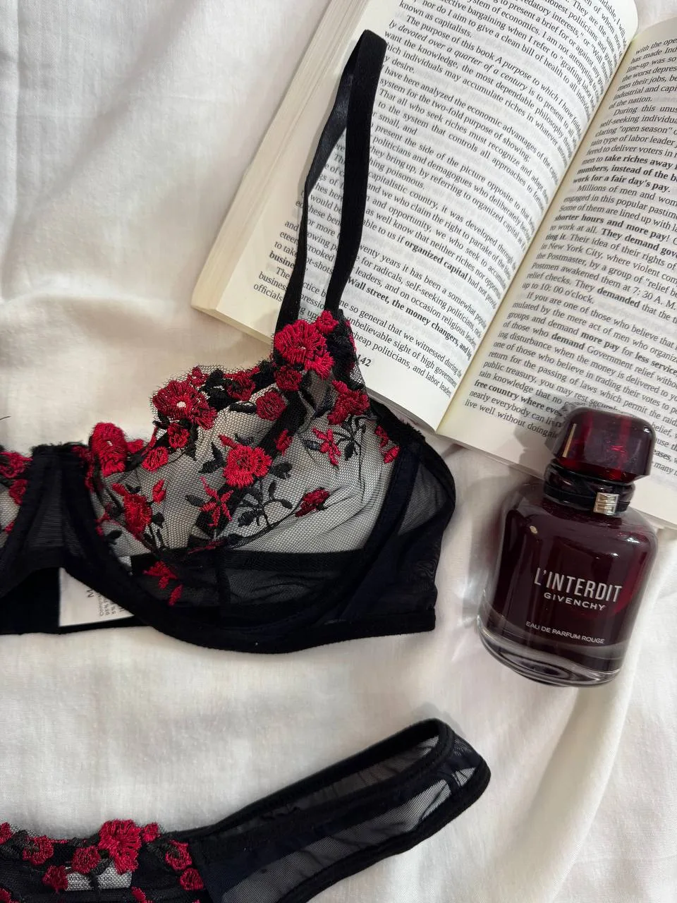 Black with red flowers set