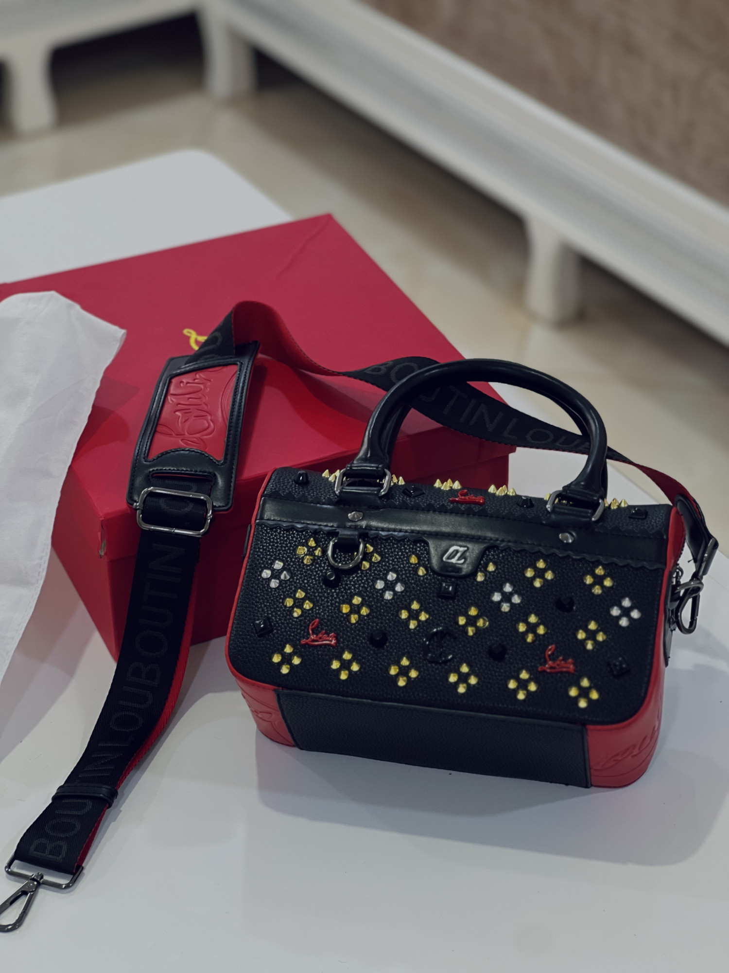 LOUBOUTIN – Black & Red Edition