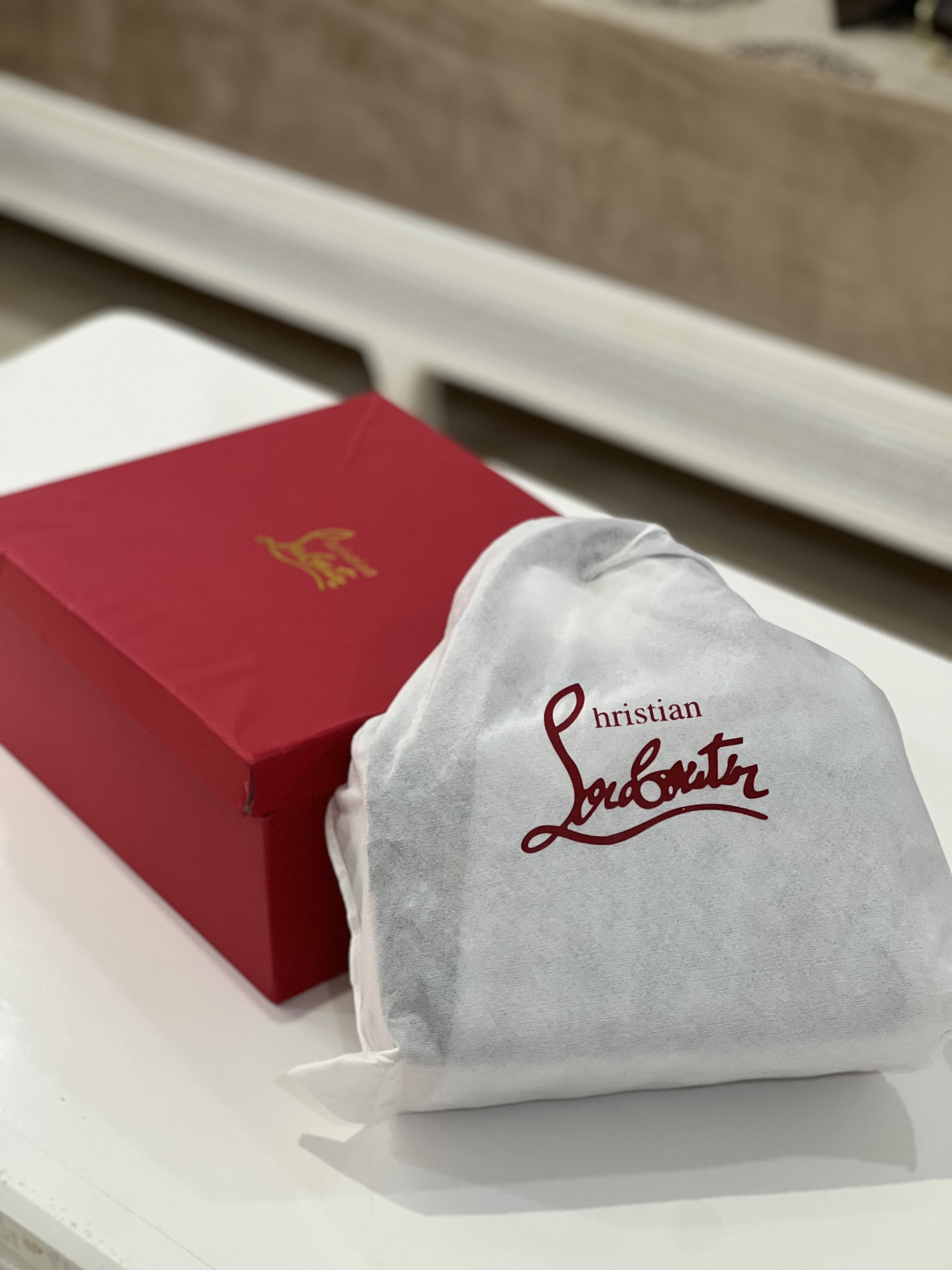 LOUBOUTIN – Black & Red Edition