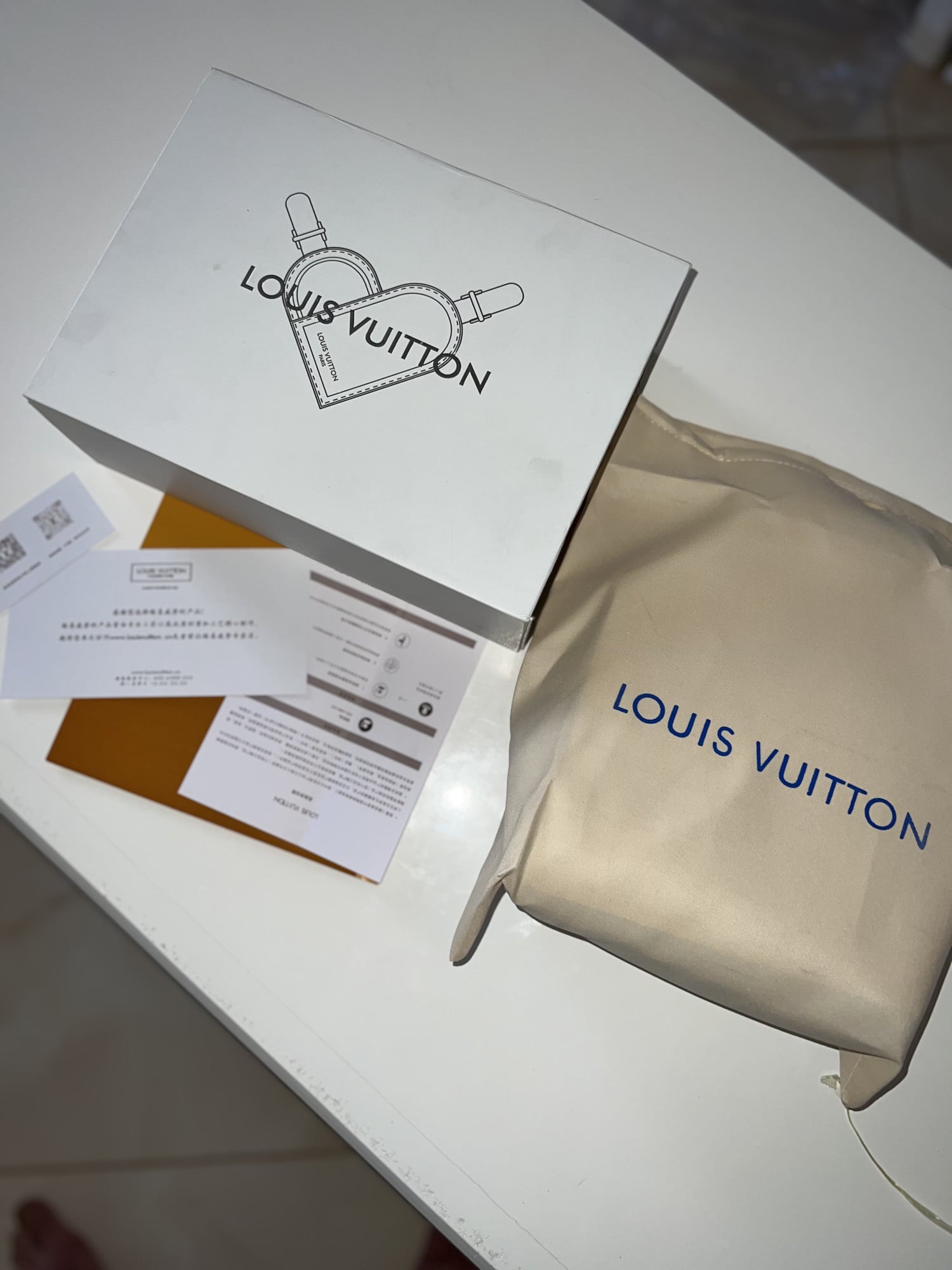 Louis Vuitton Capucines Noir