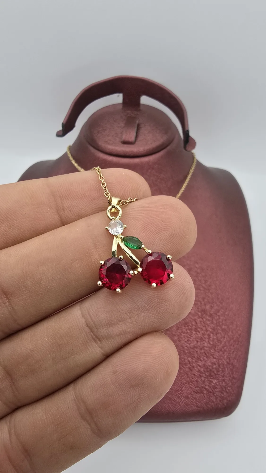 - Chaîne cerise 🍒 acier inoxydable couleur Rouge