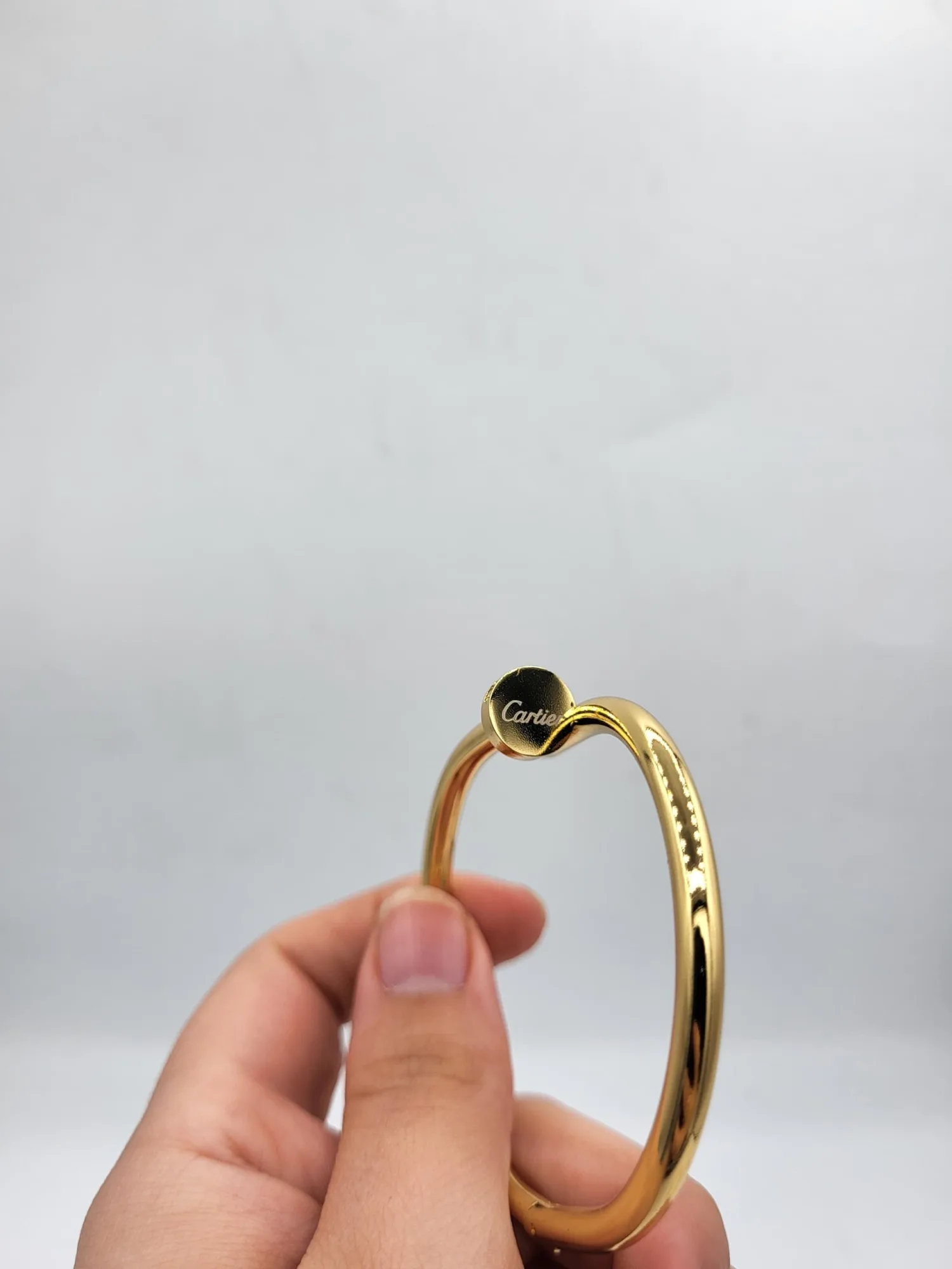 Bracelet Cartier clou khchine simple, avec Cartier imprimé dessus