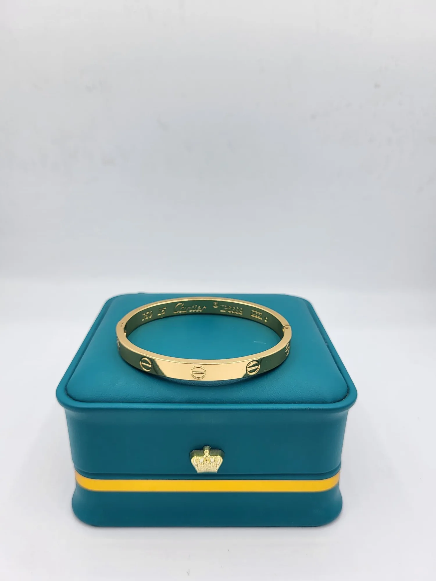 Bracelet Cartier Love simple acier inoxydable, gravé Cartier, disponible en tailles : 15, 16, 17