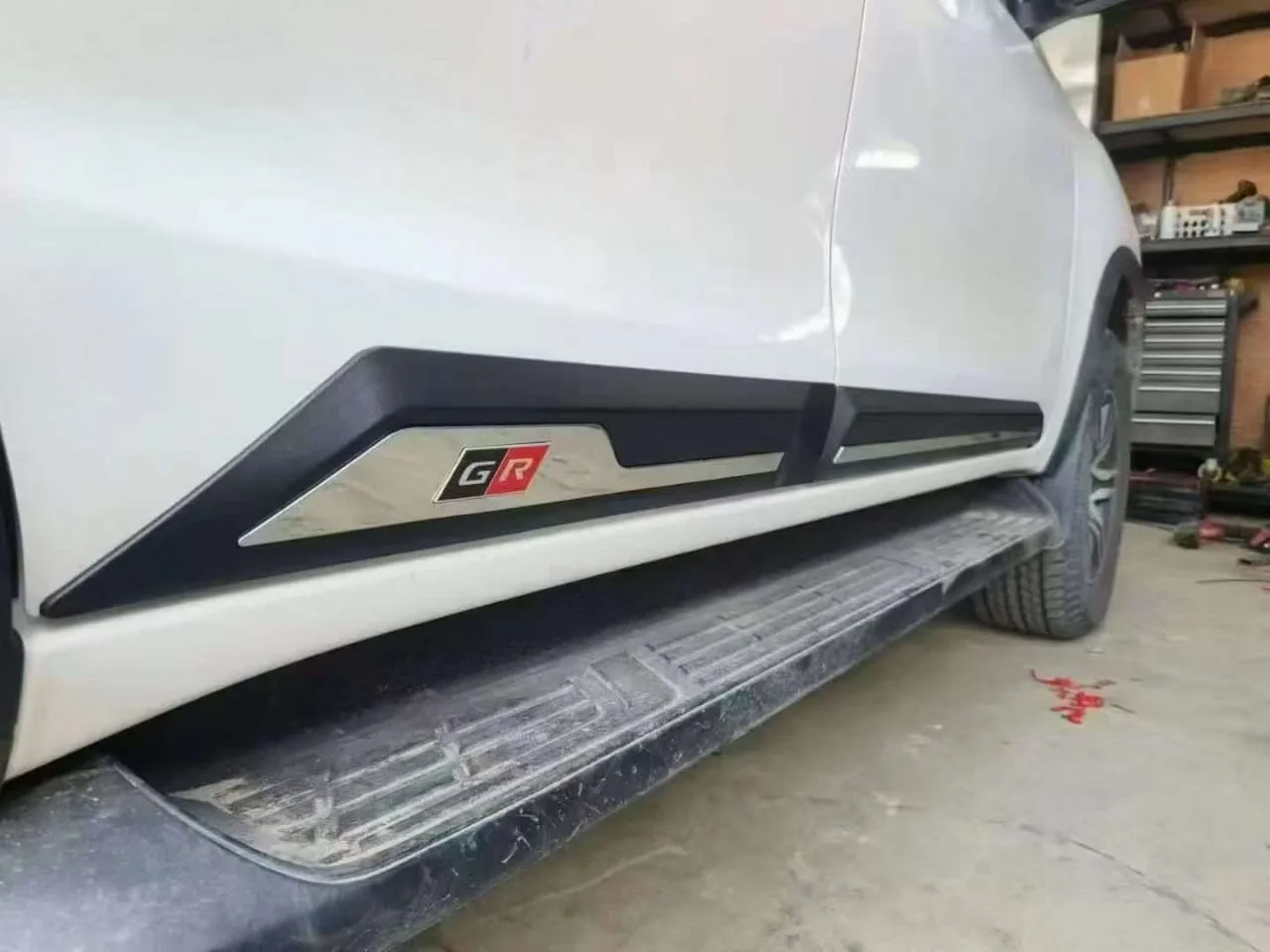 طقم حماية الأبواب toyota hilux gr