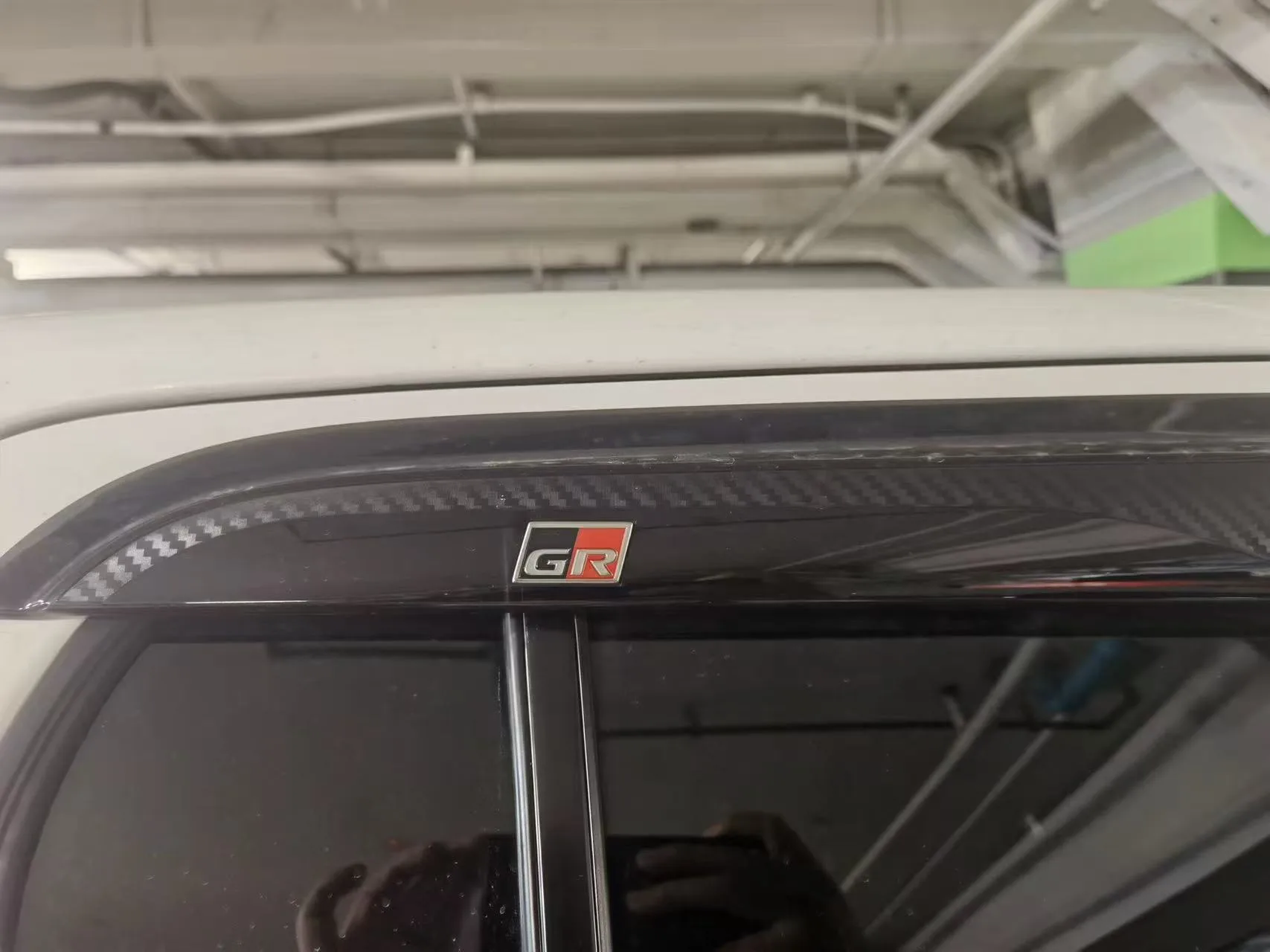 ​حاجب المطر ل toyota hilux gr