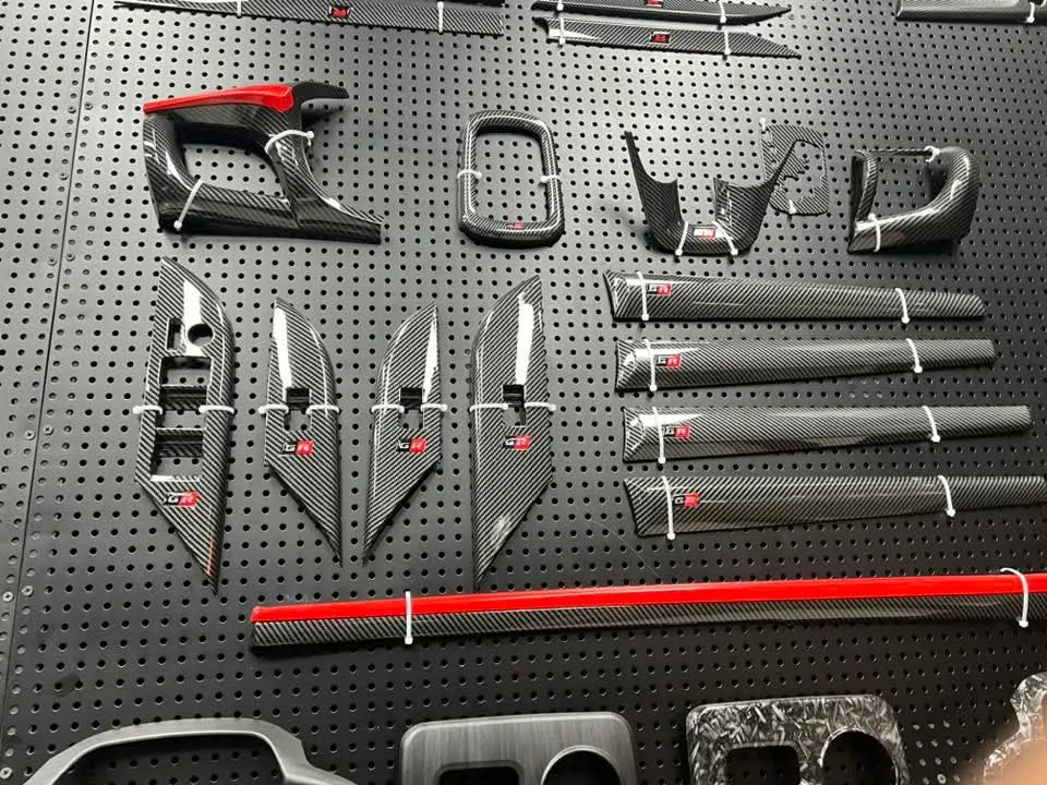 طقم ديكورات الكاربون فايبر الداخلي لـ  toyota hilux gr و revo