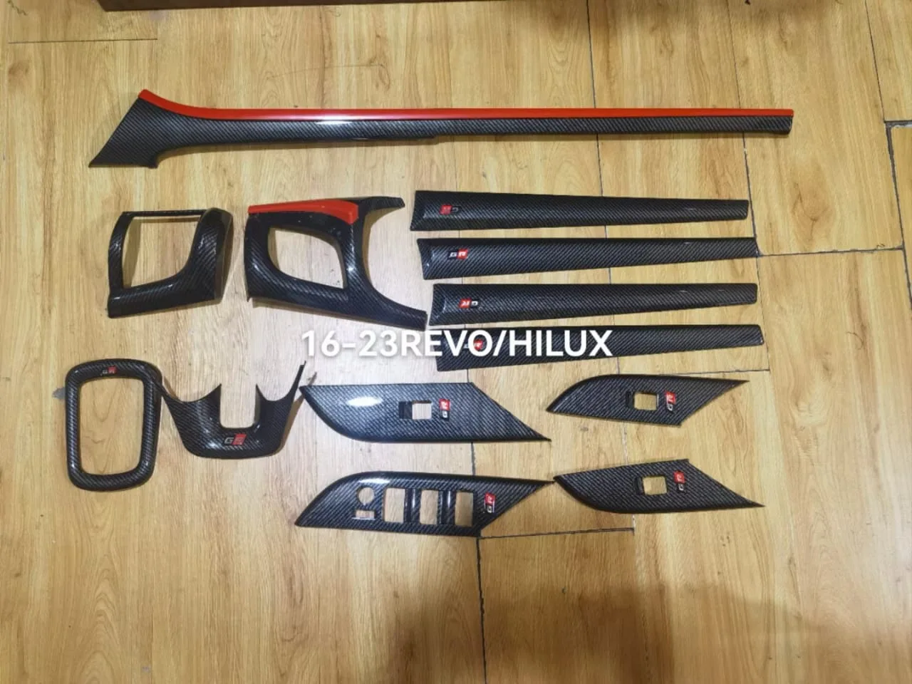 طقم ديكورات الكاربون فايبر الداخلي لـ  toyota hilux gr و revo