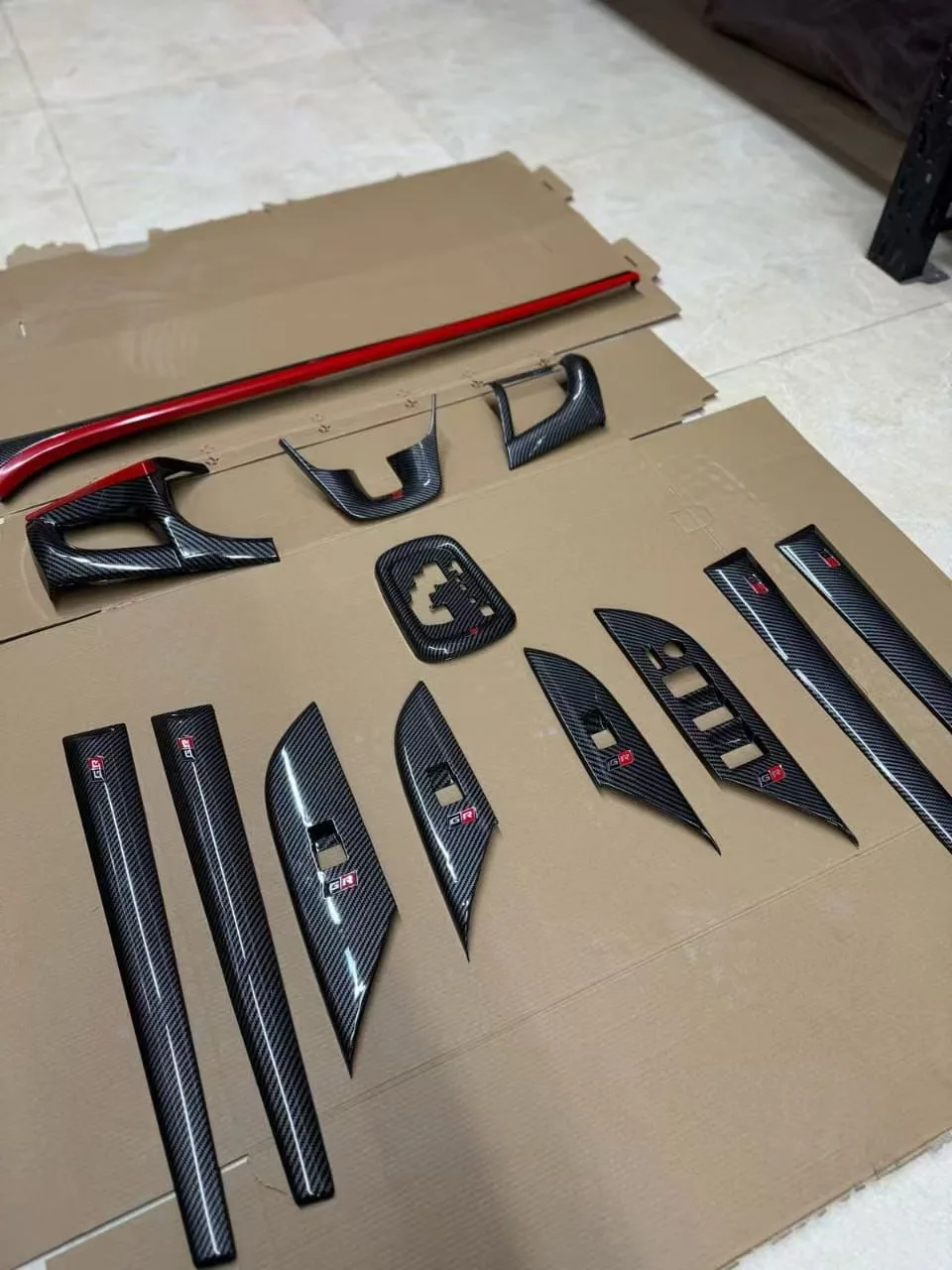 طقم ديكورات الكاربون فايبر الداخلي لـ  toyota hilux gr و revo